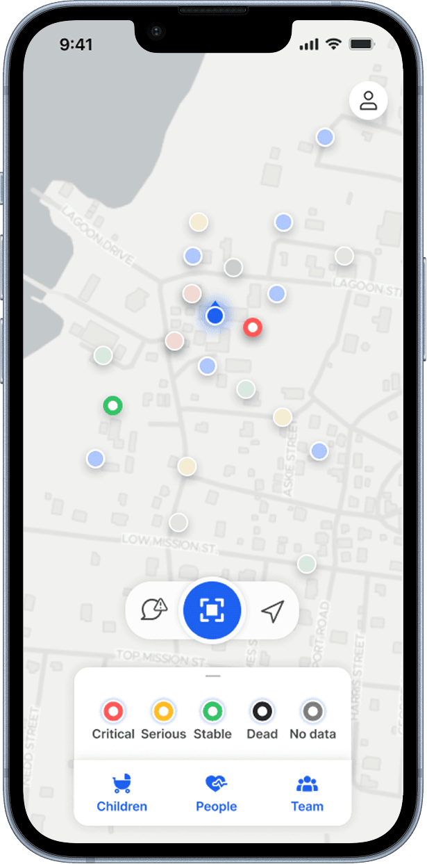 Rescuer app — map view with people filter and status indicators.